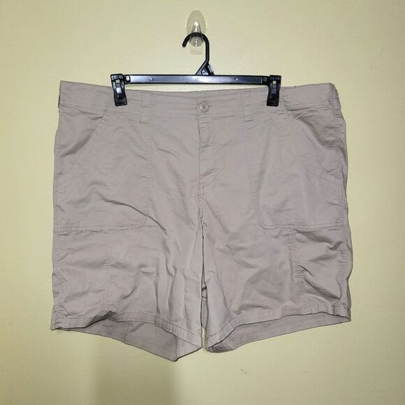 New Lane Bryant Khaki Shorts 22 - Picture 2 of 11